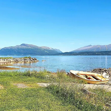 7 Person In بيت للعطل Rossfjordstraumen