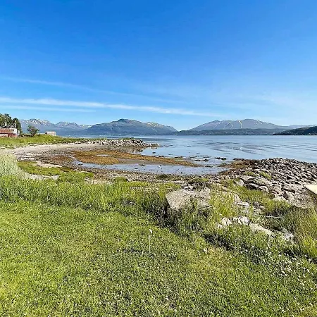 Holiday Home Rossfjordstraumen Casa vacanze *