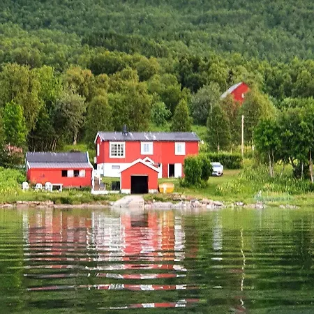 Holiday Home Rossfjordstraumen *